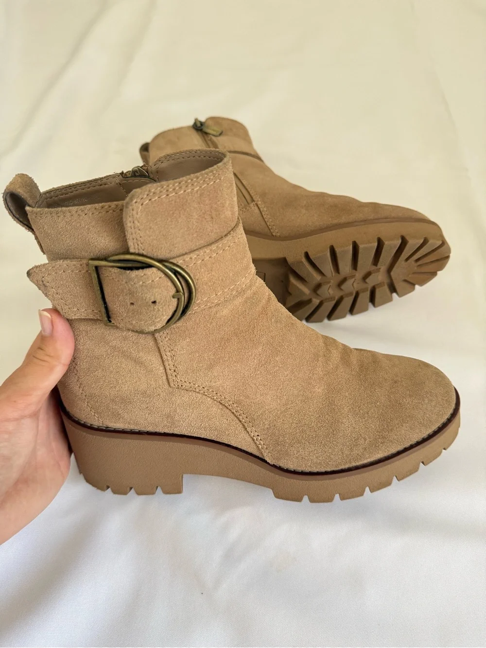 BLONDO Dahlia Waterproof Size 8M Chelsea Boot Chunky Heel
